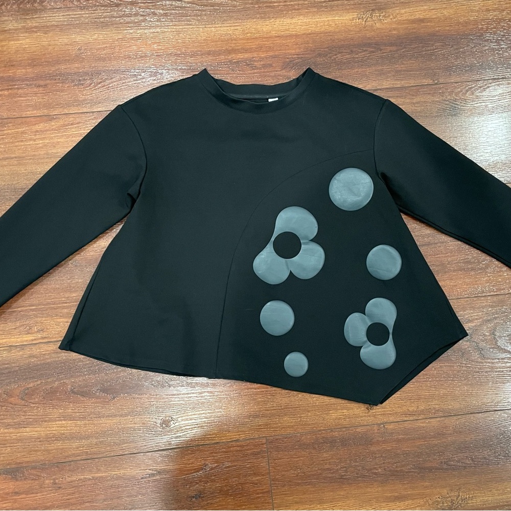 Simply Vanité Vanite Couture Black with Gray Flowers Top One Size Black